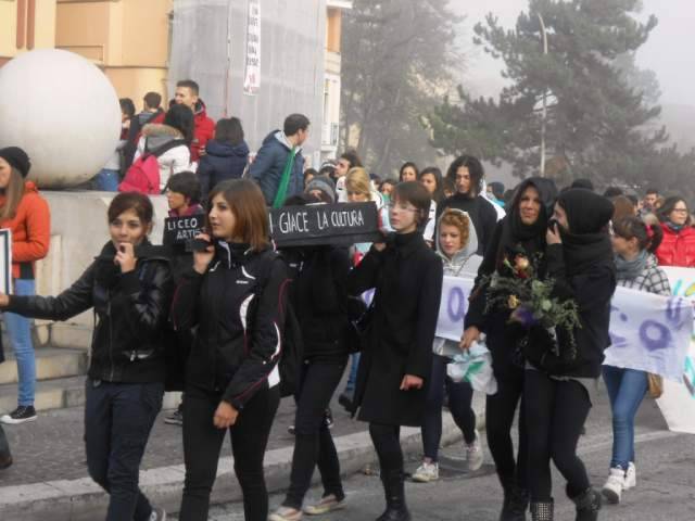 L’AQUILA: PROTESTA UNITARIA STUDENTESCA, ‘POLITICA DIMENTICA GIOVANI’
