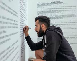 LA COSTITUZIONE DELLA REPUBBLICA ITALIANA SUL MURO DI AIELLI