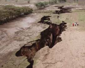 L’AFRICA SI SPACCA IN DUE, ENORME CREPA APERTA IN KENYA NELLA ”CULLA DELL’UMANITA”’