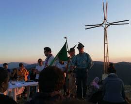 MONTE CABBIA:UNA CROCE E UNA TARGA IN RICORDO DI SERENA DURASTANTE. VIDEO