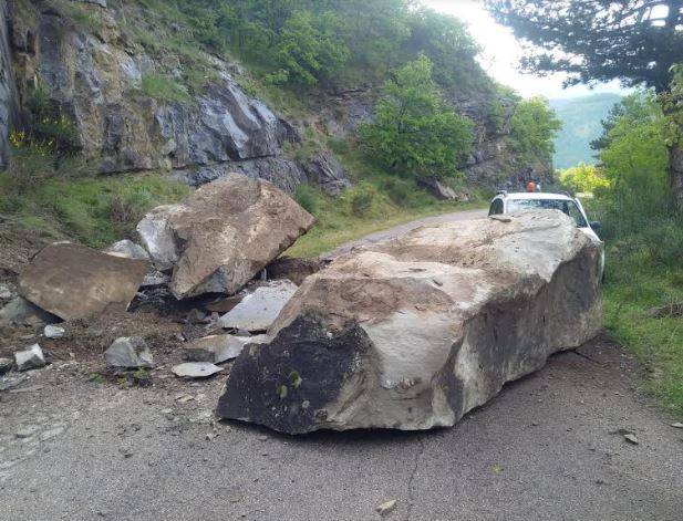CROGNALETO: FRANA SU STRADA PROVINCIALE, ISOLATI 80 ABITANTI DELLA FRAZIONE DI  PIANO VOMANO
