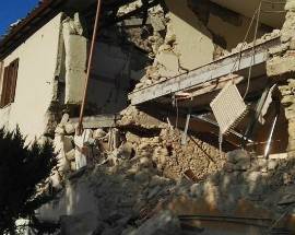 TERREMOTO: AD ACCUMOLI IN PIEDI PALAZZO RISTRUTTURATO DA DITTA AQUILANA