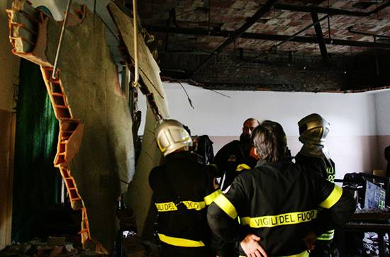 CROLLA SOLAIO: TRAGEDIA SFIORATA AD AVEZZANO, BIMBO IN OSPEDALE