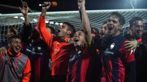 CALCIO: SERIE B, CROTONE BATTE LANCIANO 1-0 E TORNA IN VETTA AD UN PASSO DALLA A