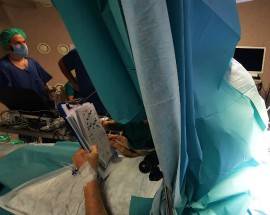L’AQUILA: COMPILA CRUCIVERBA DURANTE OPERAZIONE PER RIDURRE SINTOMI PARKINSON