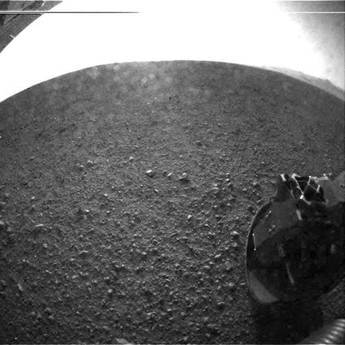 MARTE: CURIOSITY E’ GIA’ AL LAVORO, A CACCIA DI TRACCE DI VITA