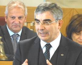 CONSIGLIO REGIONALE RINVIATO, NON SI PLACANO LE POLEMICHE