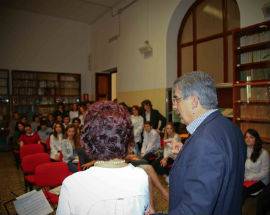 D’ALFONSO A TERAMO CONCLUDE TOUR TRA I BANCHI, ”ISCRIVETEVI A FILOSOFIA”