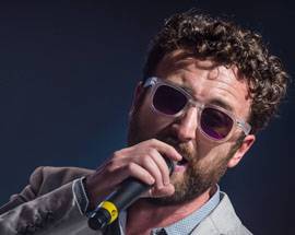 MUSICA: DARGEN D’AMICO A PESCARA CON ‘D’IO’ IL ‘CANTAUTORAPPER’ MILANESE SUL PALCO DEL QUBE