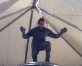 USA: E’ L’UOMO ELETTRICO, REGGE SCARICHE DA 1 MILIONE DI VOLTS