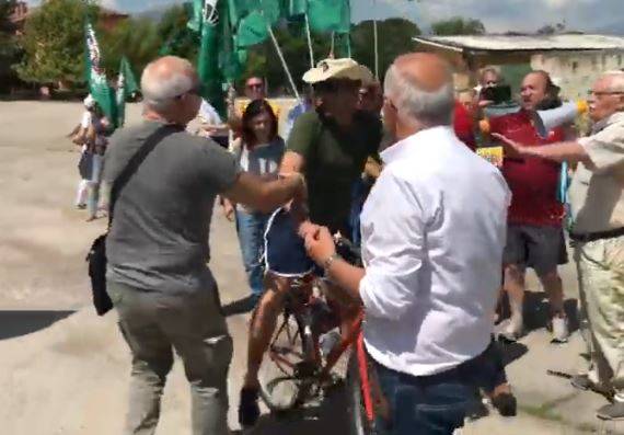 CENTRALE COMPRESSIONE SNAM SULMONA: MANIFESTANTI CACCIANO DUE TECNICI IMPEDENDO SOPRALLUOGO
