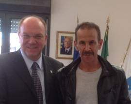 DEL CORVO INCONTRA IL MAROCCHINO-EROE, ”MERITA PERMESSO SOGGIORNO”
