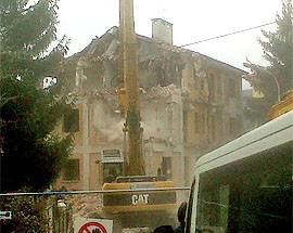 TERREMOTO: LA DITTA ‘FORTUNATA’ CHE DEMOLISCE E RITROVA SOLDI