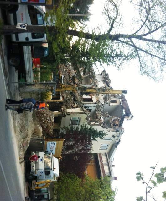 L’AQUILA: DEMOLIZIONI CON POLVERI IN ARIA, SE NE FREGANO TUTTI
