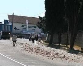 L’AQUILA: CAMION PERDE MACERIE E DETRITI SU STATALE 17 BIS, DISAGI AL TRAFFICO