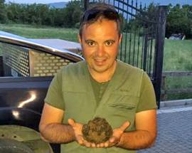 L’AQUILA: L’IMPRENDITORE ALESSANDRI SCOPRE TARTUFO NERO DA UN CHILO