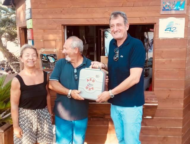 TURISMO: D’IGNAZIO DONA DEFIBRILLATORE AL CIRCOLO VELICO DI TORTORETO