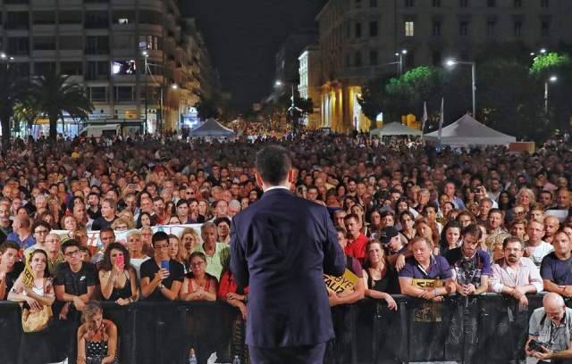 REGIONALI: DI MAIO RIEMPIE PIAZZA SALOTTO, ”SI DEVE VOTARE IL PRIMA POSSIBILE”