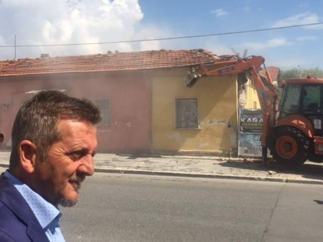 AVEZZANO, ABBATTUTA L’ULTIMA CASA DEGLI SFOLLATI DEL TERREMOTO DEL 1915