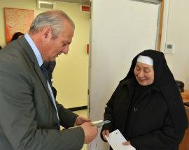 ALL’EMICICLO RISPUNTA LIBRETTO DI RISPARMI, DONO ALLE SUORE CELESTINE