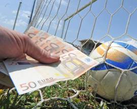 CALCIO: SCANDALO SCOMMESSE, L’AQUILA ORA RESPIRA DIRTY SOCCER, RITARDO SALVA LA SOCIETA’ ROSSOBLU’