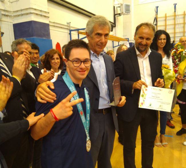 UNA PALESTRA DI NUOVA VITA: SAN DEMETRIO PREMIA I SUOI CAMPIONI, BARILLA DONA ALTRI FONDI PER MENSA