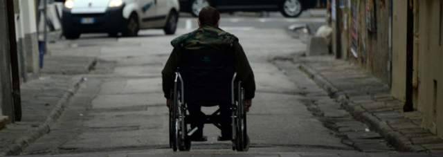 SCLEROSI MULTIPLA: LA FORZA DI UNA DONNA, ”OLTRE LE STAMPELLE C’E’ VITA, BASTA VEDERE”