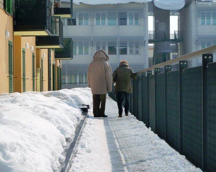 NEVE: AL PROGETTO C.A.S.E. MARCIAPIEDI IMPRATICABILI E CAOS RIFIUTI