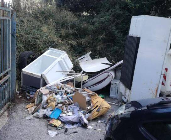 CHIETI: SEGNALATA DISCARICA ABUSIVA VICINO SCUOLA NOLLI