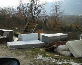 L’AQUILA: DISCARICA ‘PERENNE’ VICINO SASSA, ”COLPA DI SGOMBERO CASE”