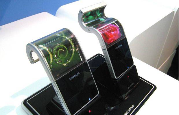 SAMSUNG: ARRIVA IL TELEFONINO CHE SI ”ARROTOLA”