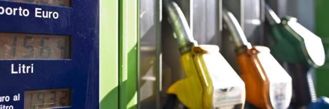 FA IL PIENO DI CARBURANTE CON CARTA CLONATA, ARRESTATO