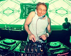 L’AQUILA: STOP MUSICA 23.30, PROTESTA: ”FINO ALLE 3 CON DJ CIALENTE”