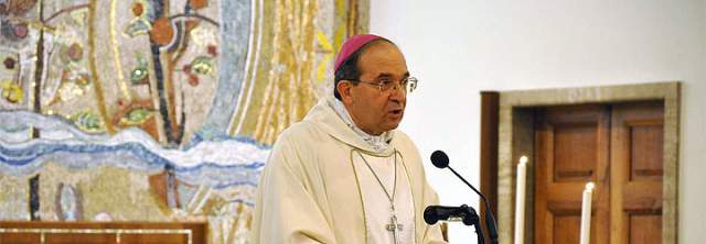 L’AQUILA: MONSIGNOR PETROCCHI RICEVE IL ”PALLIO” DA PAPA FRANCESCO