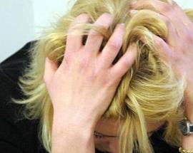 LA MADRE E’ SENZA LAVORO, A FIGLIA LEVANO INVALIDITA’: ”SITUAZIONE DA IMPAZZIRE”