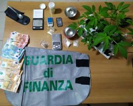 PICCOLA CENTRALE DELLO SPACCIO A SULMONA: UN ARRESTO