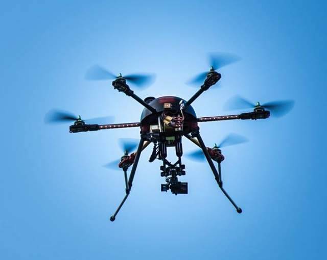 LANCIANO: DRONE SULLA FOLLA DURANTE CONCERTO, 4 FERITI