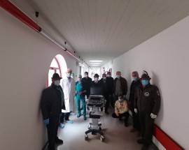 CORONAVIRUS: ALPINI E POPOLAZIONE DI MARANA DONANO ECOGRAFO A BLOCCO OPERATORIO