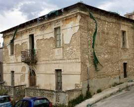 SULMONA: ”EDIFICIO IN VIA TOTI A RISCHIO CROLLO”, ESPOSTO IN PROCURA