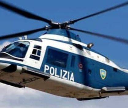 RIENTRATO PESCARA ELICOTTERO POLIZIA ATTERRATO IN SPIAGGIA PER AVARIA