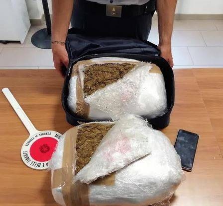 PESCARA: ARRESTATO NIGERIANO CON  5,5 CHILI MARIJUANA NELLO ZAINO