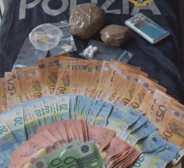 L’AQUILA: GAMBIANO IN MANETTE CON MEZZO CHILO DI EROINA E CONTANTI