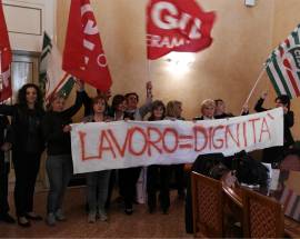 TERAMO: DIPENDENTI EX PAP OCCUPANO PROVINCIA SENZA LAVORO DAL 1° APRILE, SCOPPIA PROTESTA