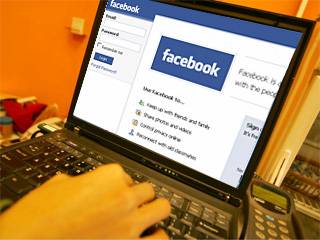 ELEZIONI: DISAGI E CAOS AI SEGGI, SI CERCANO SCRUTATORI SUI SOCIAL