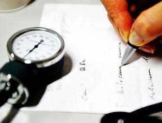 LANCIANO: FINTA DOTTORESSADERUBAVA ANZIANI, ARRESTATA