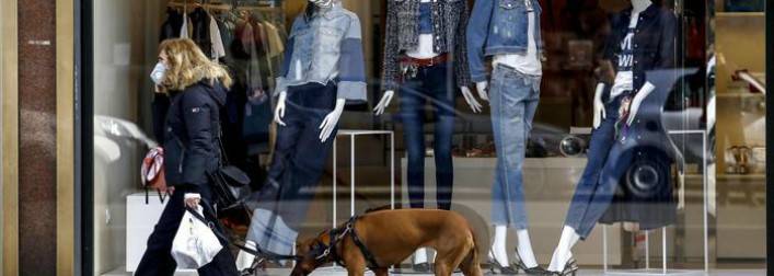 ISTAT:  CROLLANO VENDITE ABBIGLIAMENTO, MENO 27,9 PER CENTO IN UN ANNO