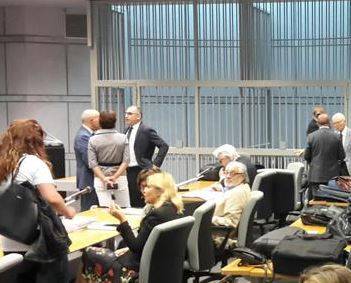 PROCESSO RIGOPIANO: MADRE FENIELLO PRENDE A PUGNI  EX SINDACO GIANCATERINO