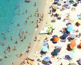 BIMBO DI 5 ANNI SI PERDE IN SPIAGGIA: RITROVATO DOPO UN’ORA, PAURA A PESCARA