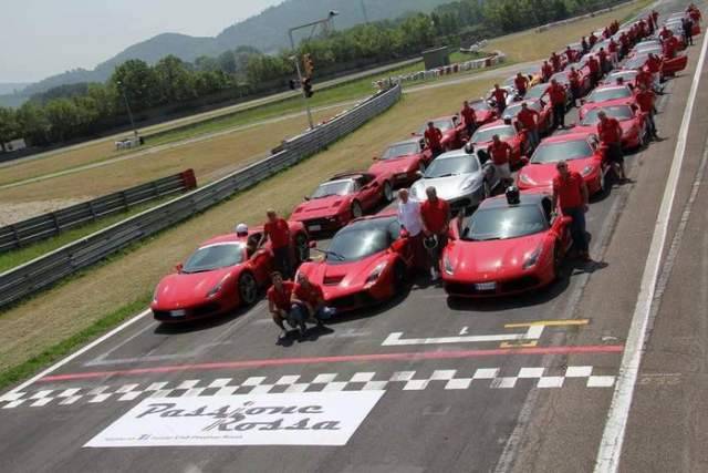 FINE SETTIMANA TINTO DI ROSSO FERRARI A SULMONA CON IL RADUNO NAZIONALE