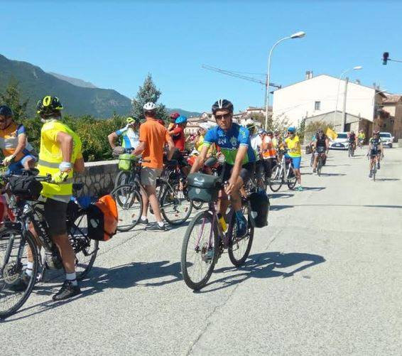 TURISMO A PEDALI: CICLOSTAFFETTA FIAB FA’ TAPPA  A L’AQUILA E SULMONA